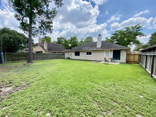 8646 Sunny Ridge Drive, Houston, TX 77095