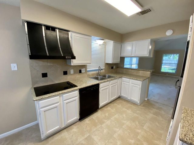 8646 Sunny Ridge Drive, Houston, TX 77095