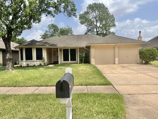 8646 Sunny Ridge Drive, Houston, TX 77095