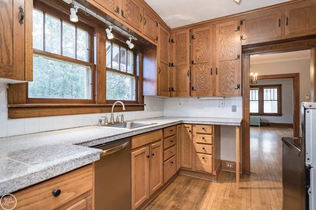 420 W 2nd Street, Rochester, MI 48304