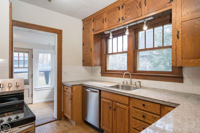 420 W 2nd Street, Rochester, MI 48304