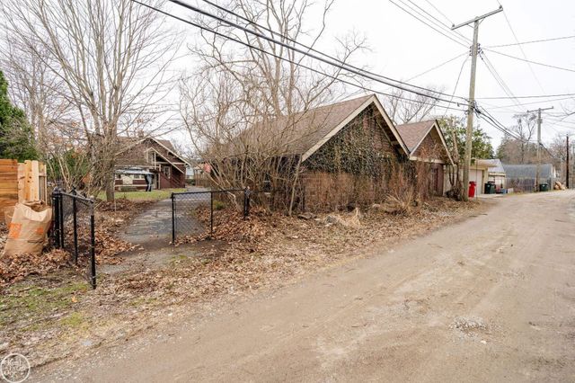 420 W 2nd Street, Rochester, MI 48304