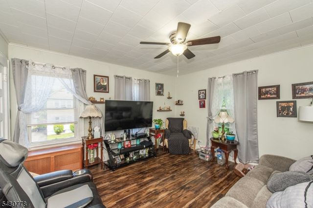 81 6Th Ave, Clifton City, NJ 07011