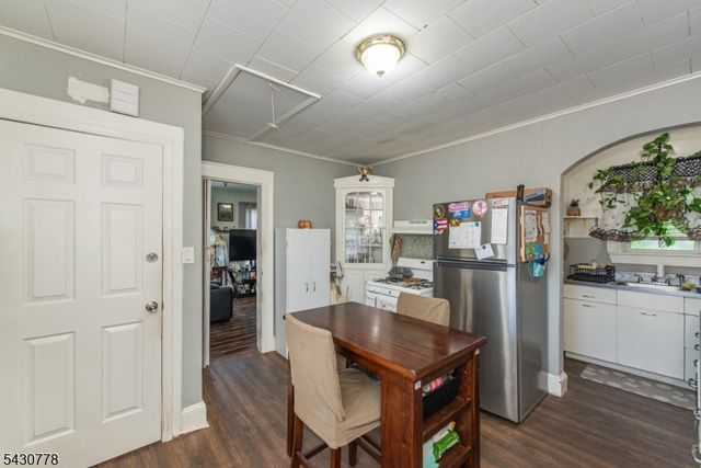 81 6Th Ave, Clifton City, NJ 07011