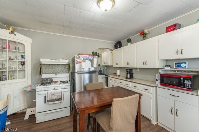 81 6Th Ave, Clifton City, NJ 07011