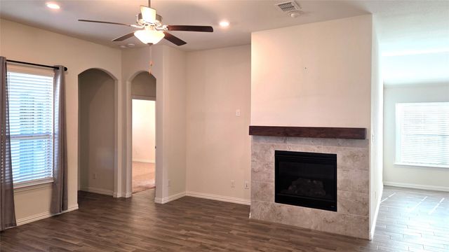 9328 Bronze Meadow Drive, Fort Worth, TX 76131