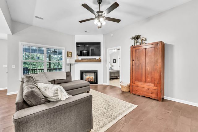 1445 Fredrick Dr, Clarksville, TN 37042