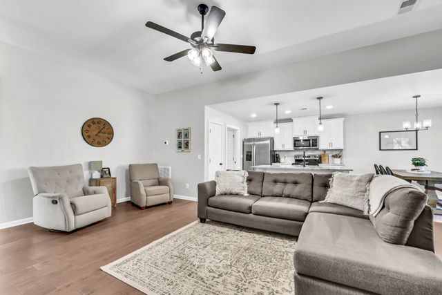 1445 Fredrick Dr, Clarksville, TN 37042