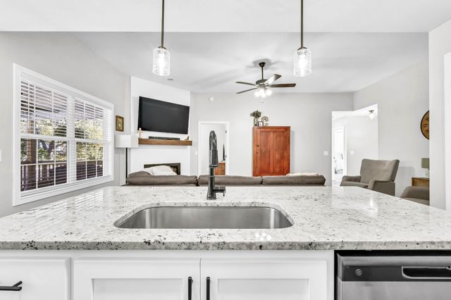 1445 Fredrick Dr, Clarksville, TN 37042