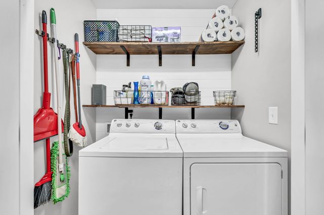 1445 Fredrick Dr, Clarksville, TN 37042