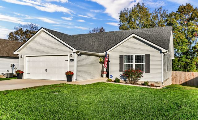 1445 Fredrick Dr, Clarksville, TN 37042