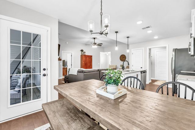 1445 Fredrick Dr, Clarksville, TN 37042