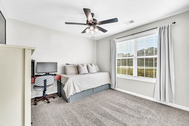 1445 Fredrick Dr, Clarksville, TN 37042