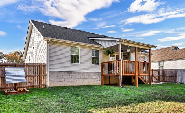 1445 Fredrick Dr, Clarksville, TN 37042