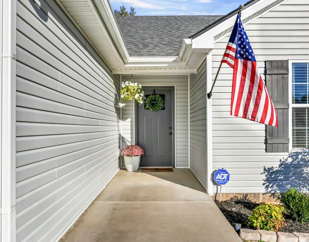 1445 Fredrick Dr, Clarksville, TN 37042