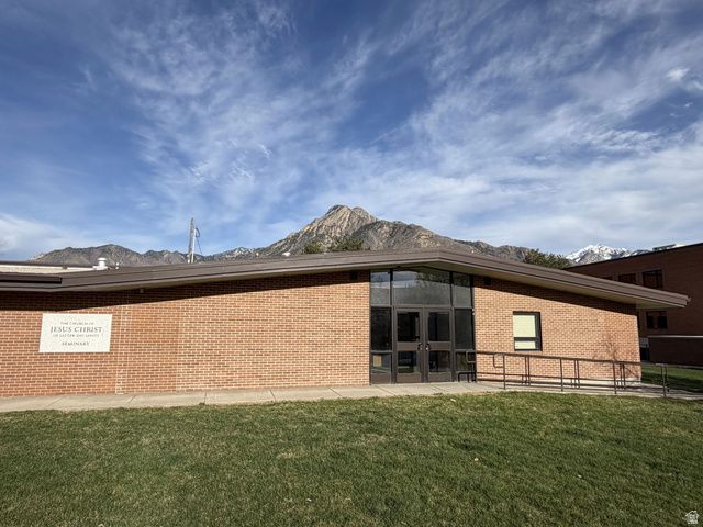 2221 E MURRAY HOLLADAY RD, Holladay, UT 84117