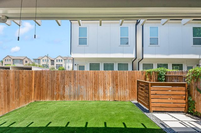 5328 Larkin Street, Houston, TX 77007