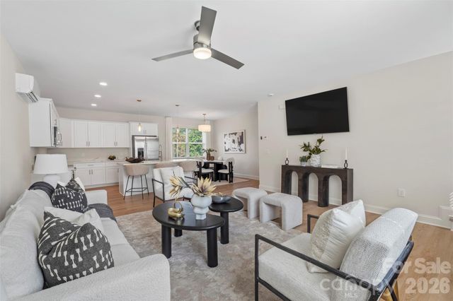 1109 Wonder Way, Charlotte, NC 28208