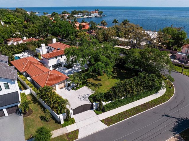 416 BRIGHTWATERS BOULEVARD NE, St Petersburg, FL 33704