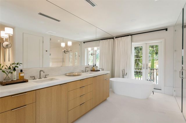 416 BRIGHTWATERS BOULEVARD NE, St Petersburg, FL 33704
