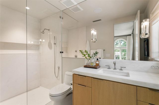 416 BRIGHTWATERS BOULEVARD NE, St Petersburg, FL 33704