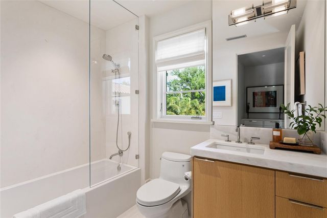 416 BRIGHTWATERS BOULEVARD NE, St Petersburg, FL 33704