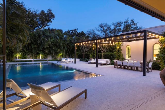 416 BRIGHTWATERS BOULEVARD NE, St Petersburg, FL 33704