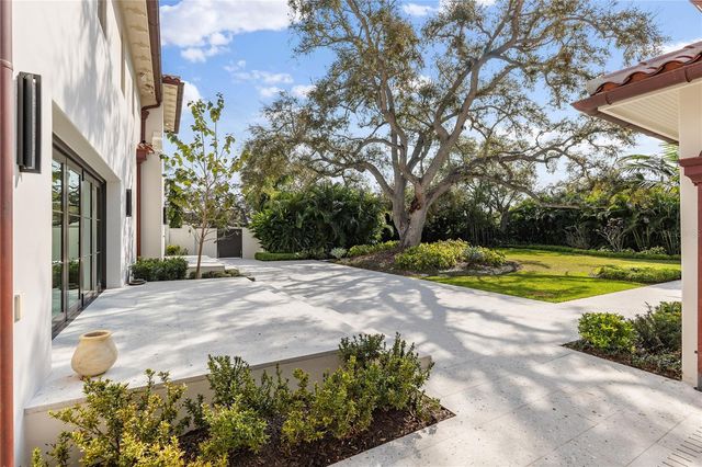 416 BRIGHTWATERS BOULEVARD NE, St Petersburg, FL 33704