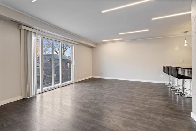 5834 W 77th Street 104, Burbank, IL 60459