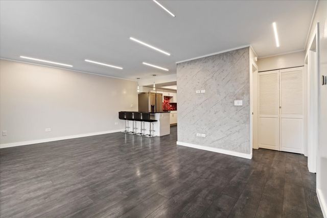 5834 W 77th Street 104, Burbank, IL 60459