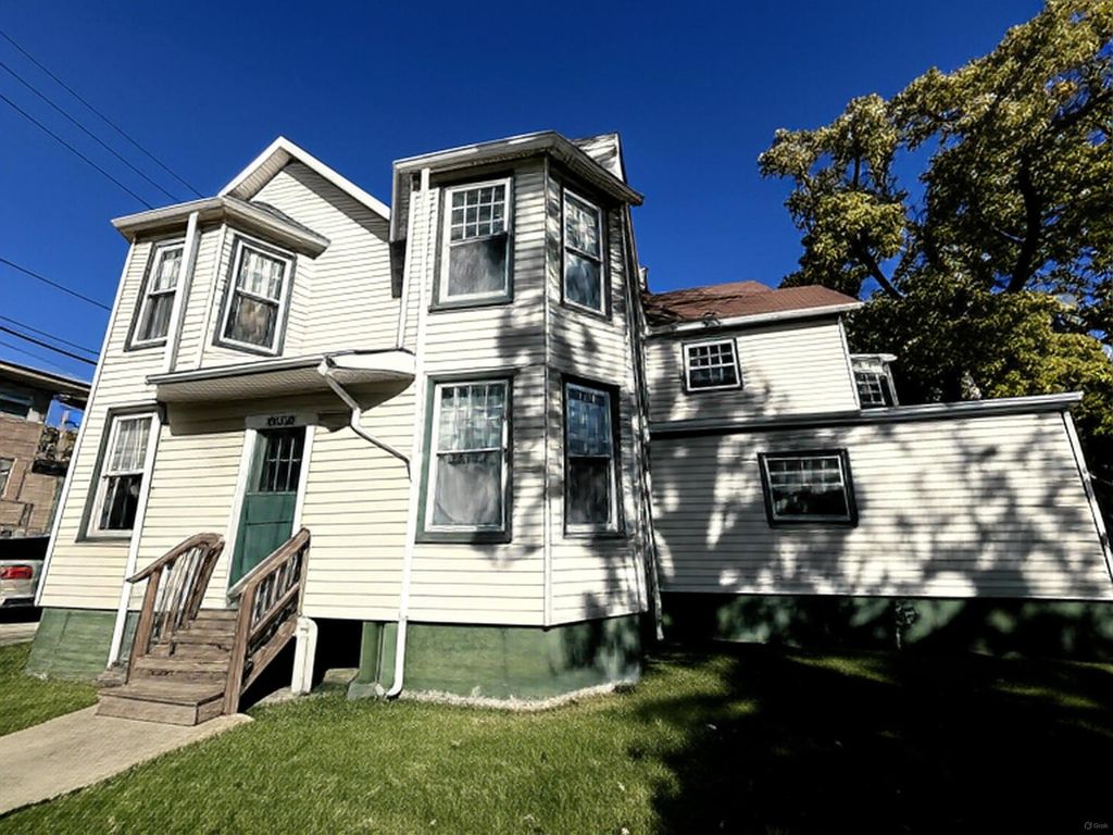 4118 W Cullom Avenue, Chicago, IL 60641