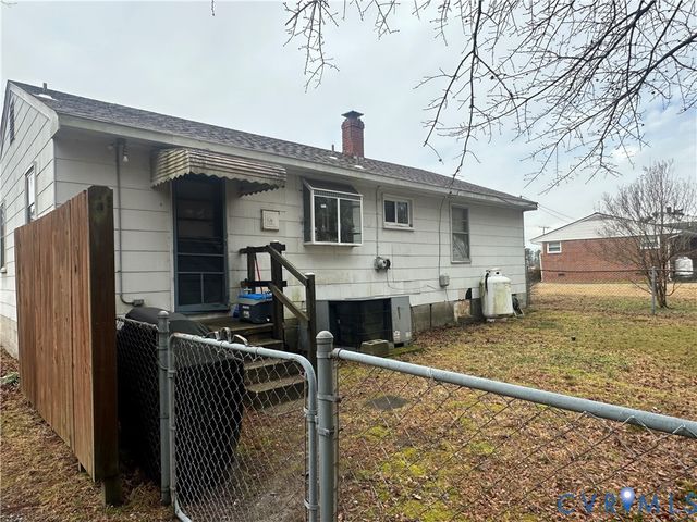 205 Airport Rd, Mattaponi, VA 23110