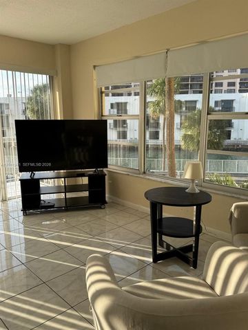 11111 Biscayne Blvd 2H, Miami, FL 33181