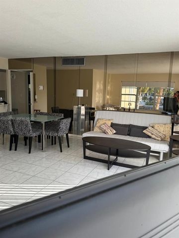 11111 Biscayne Blvd 2H, Miami, FL 33181