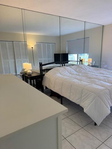 11111 Biscayne Blvd 2H, Miami, FL 33181