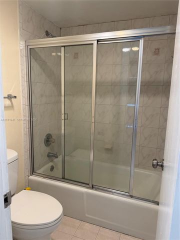 11111 Biscayne Blvd 2H, Miami, FL 33181