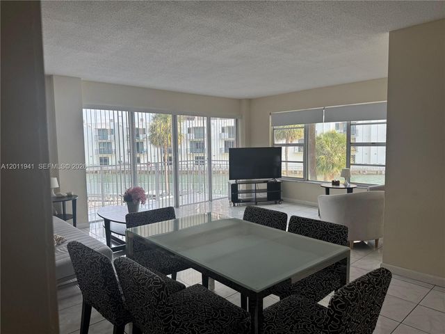 11111 Biscayne Blvd 2H, Miami, FL 33181
