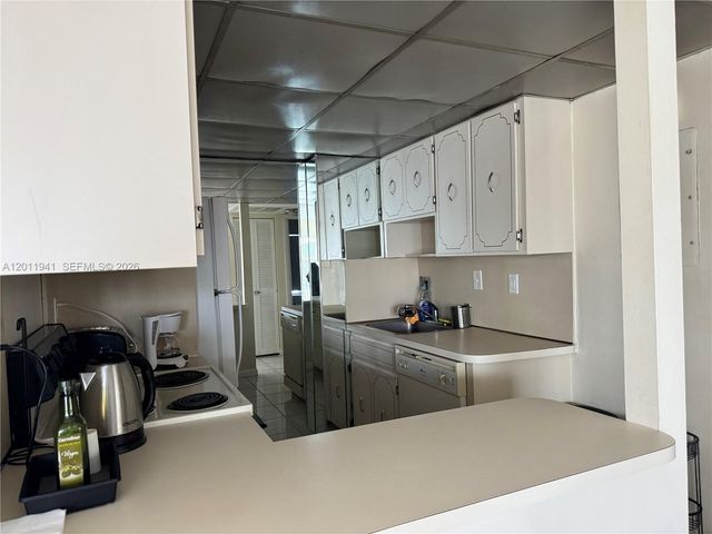 11111 Biscayne Blvd 2H, Miami, FL 33181