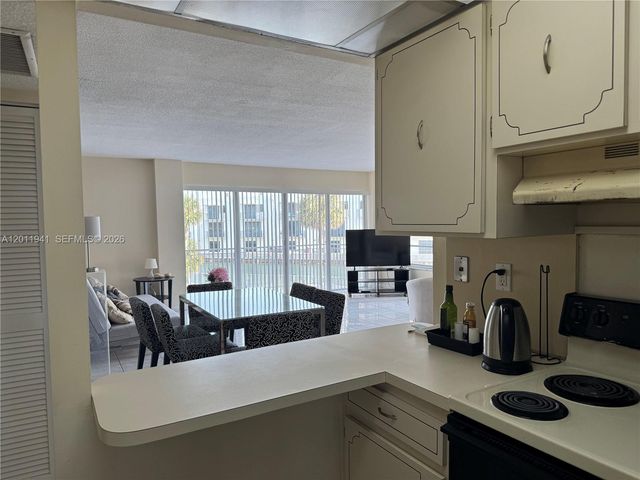 11111 Biscayne Blvd 2H, Miami, FL 33181