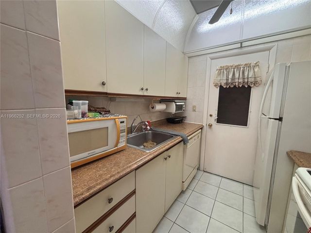 16900 NE 14th Ave 111, Miami, FL 33162