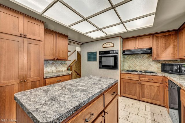 3665 Russett Drive, Broadview Heights, OH 44147