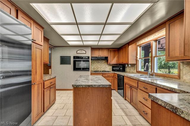 3665 Russett Drive, Broadview Heights, OH 44147