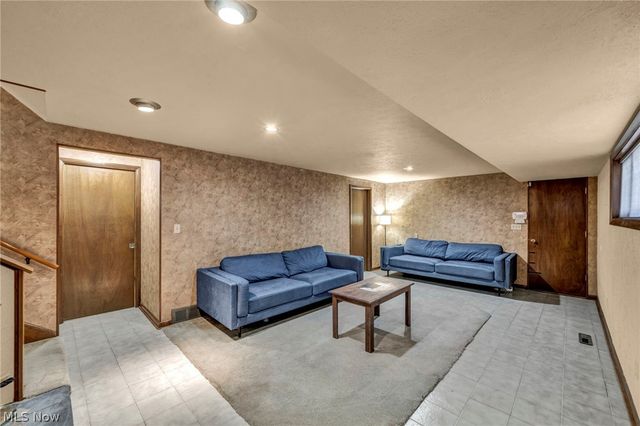 3665 Russett Drive, Broadview Heights, OH 44147
