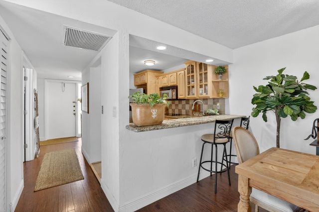 1533 Fairway Road, Pembroke Pines, FL 33026