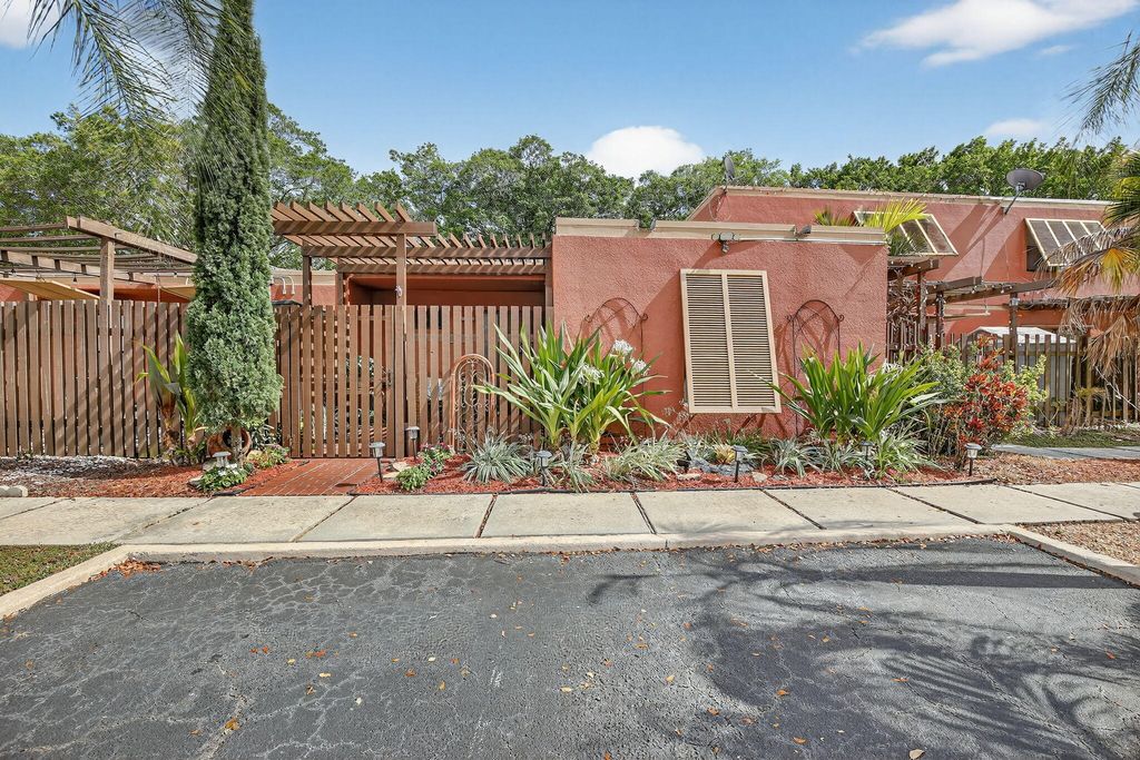 1533 Fairway Road, Pembroke Pines, FL 33026