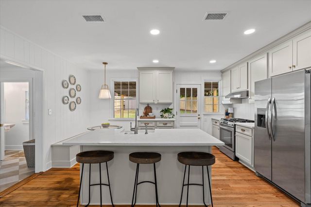 5210 S Pineview Lane, Mobile, AL 36608