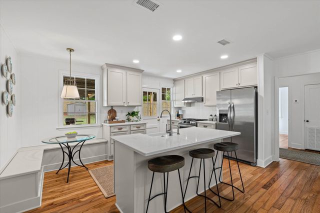 5210 S Pineview Lane, Mobile, AL 36608