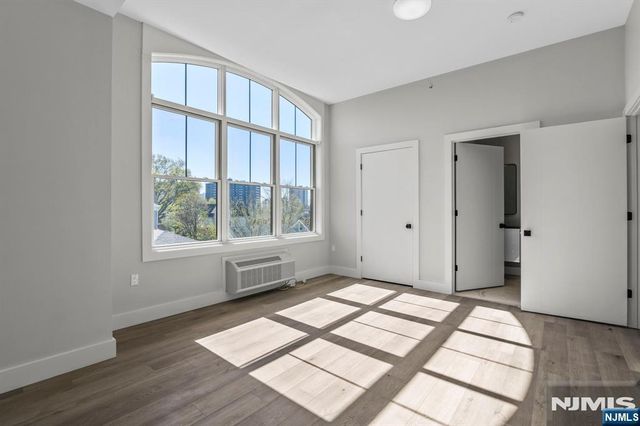 2021 Jones Road 106, Fort Lee, NJ 07024