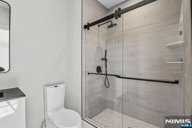 2021 Jones Road 106, Fort Lee, NJ 07024