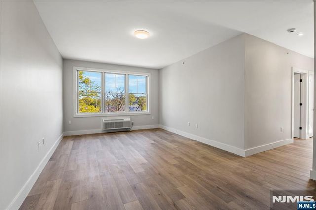 2021 Jones Road 106, Fort Lee, NJ 07024